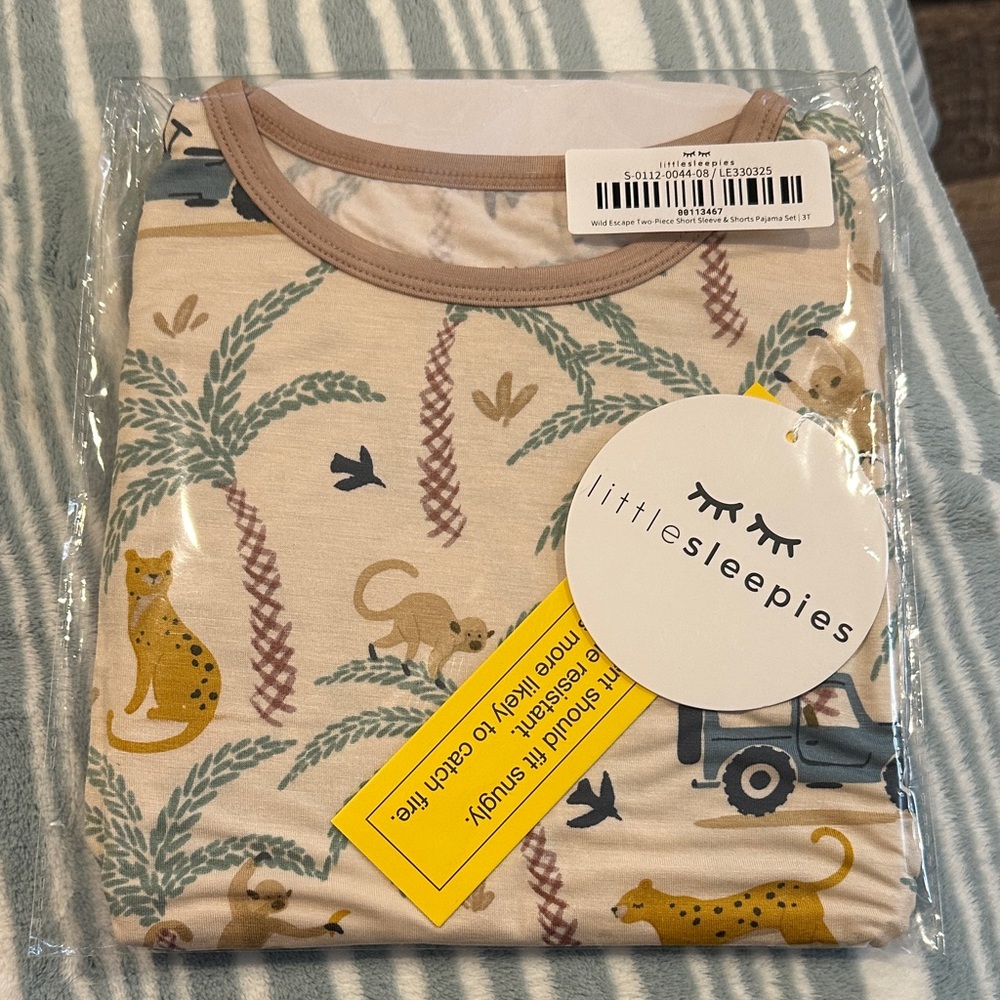 NWT/NIB Wild Escape two piece short sleeve and shorts set size 3T